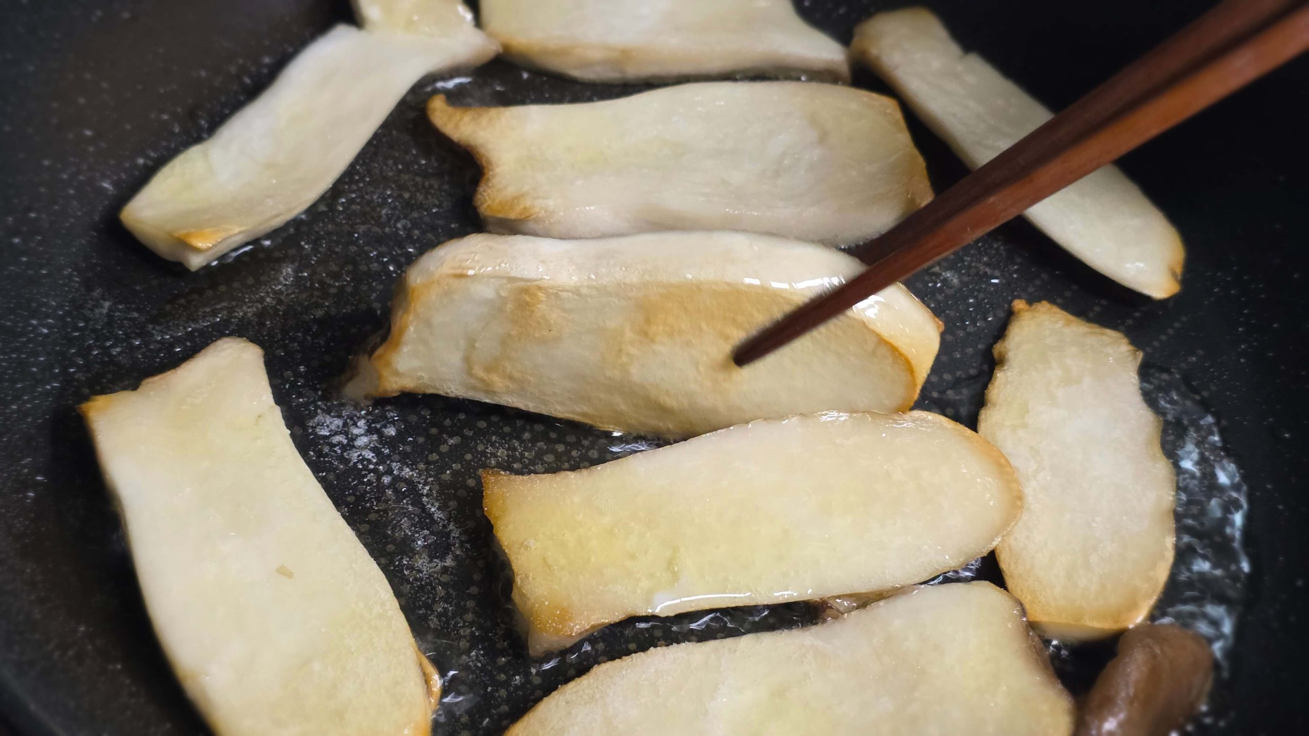 pan-searing king oyster mushrooms while sensing the right moment to turn them
