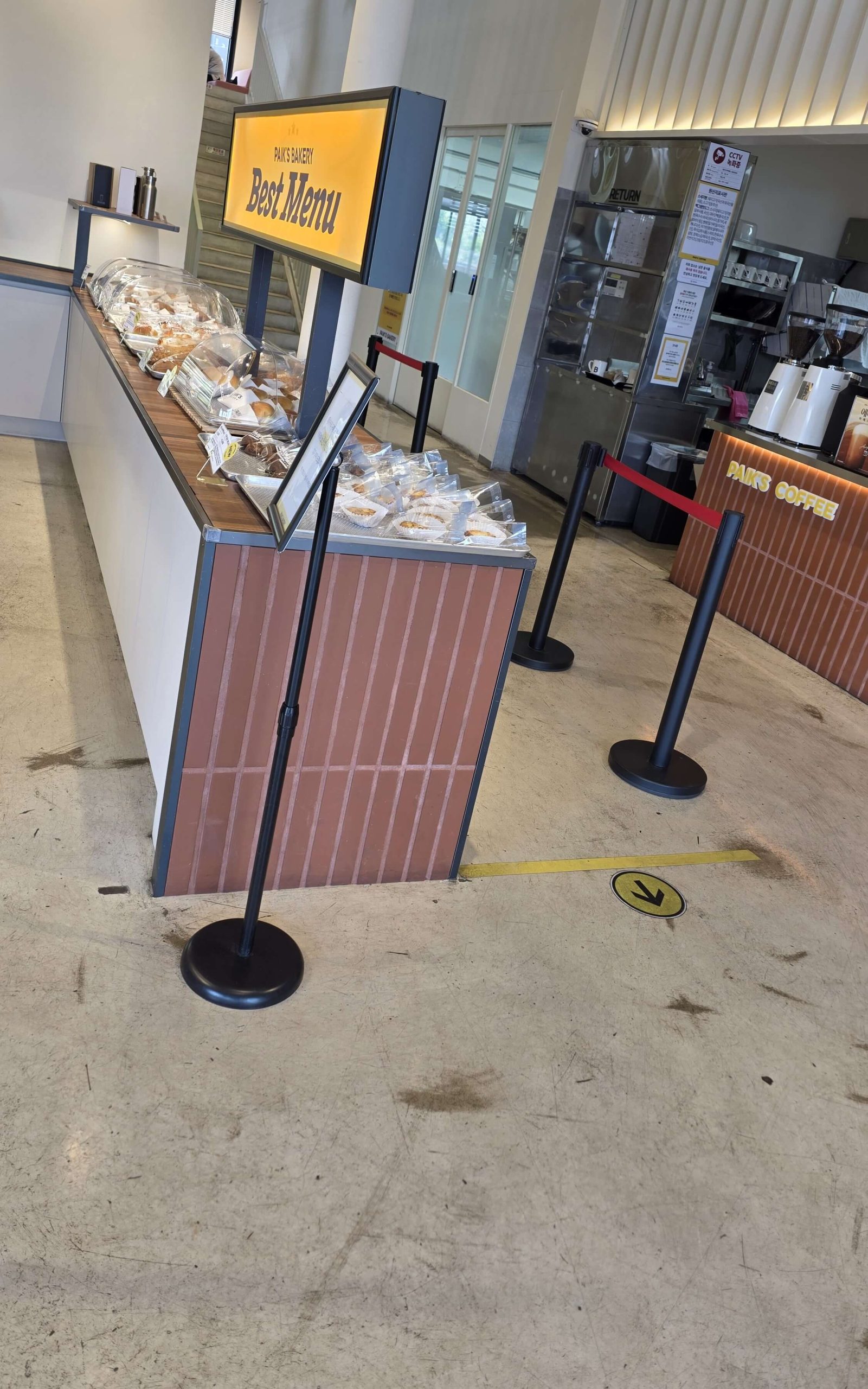 Bakery waiting area showing the visual signals customers follow when lining up