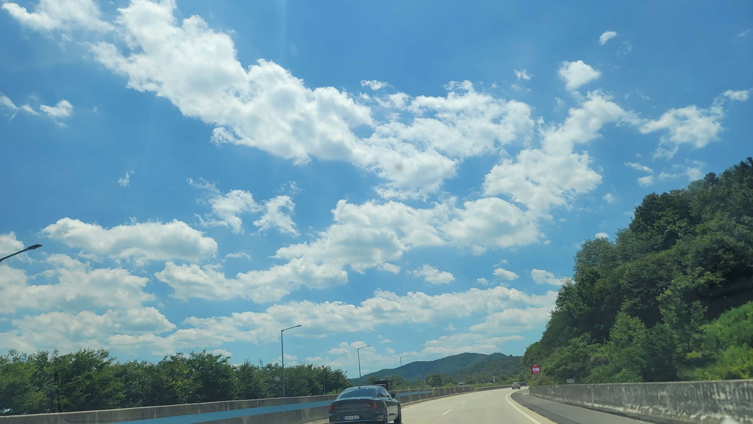 A quiet summer drive through the countryside on the way to a small café in Goryeong.
