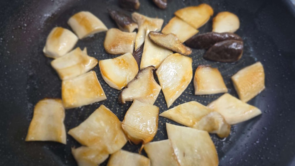 King oyster mushrooms grilled with olive oil and salt in a frying pan