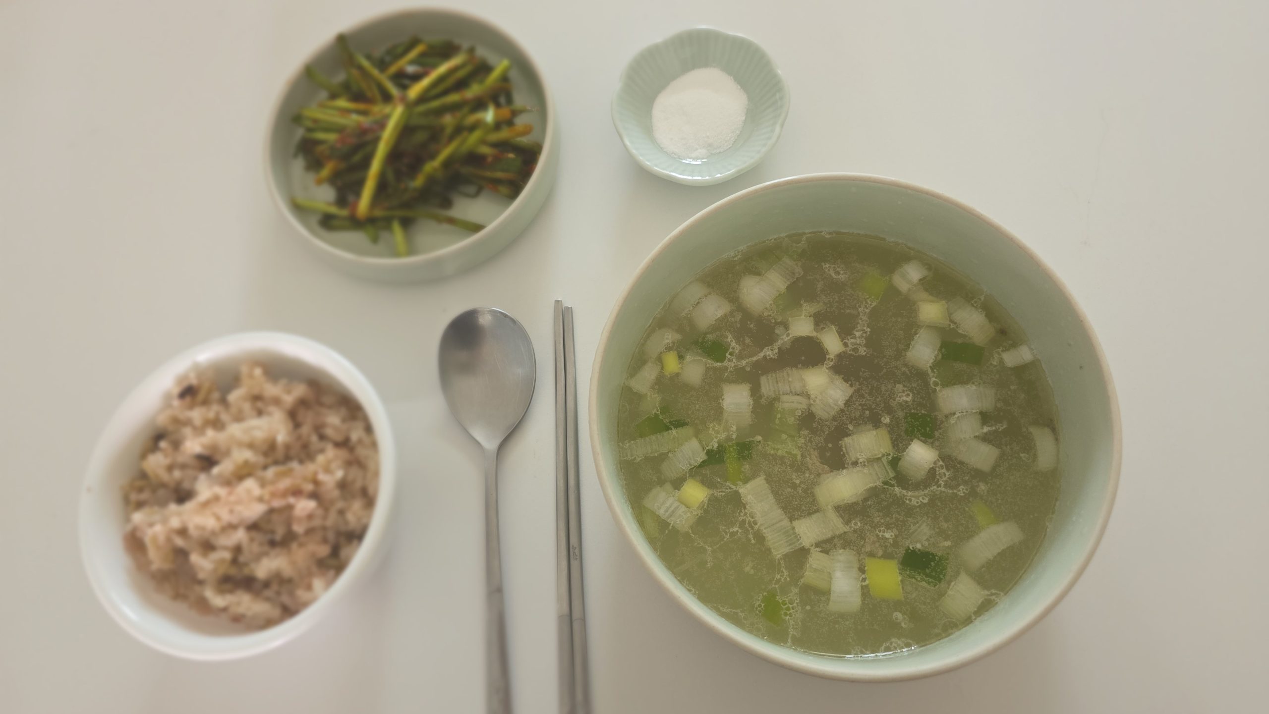 A bowl of gomguk served with multigrain rice and chive kimchi