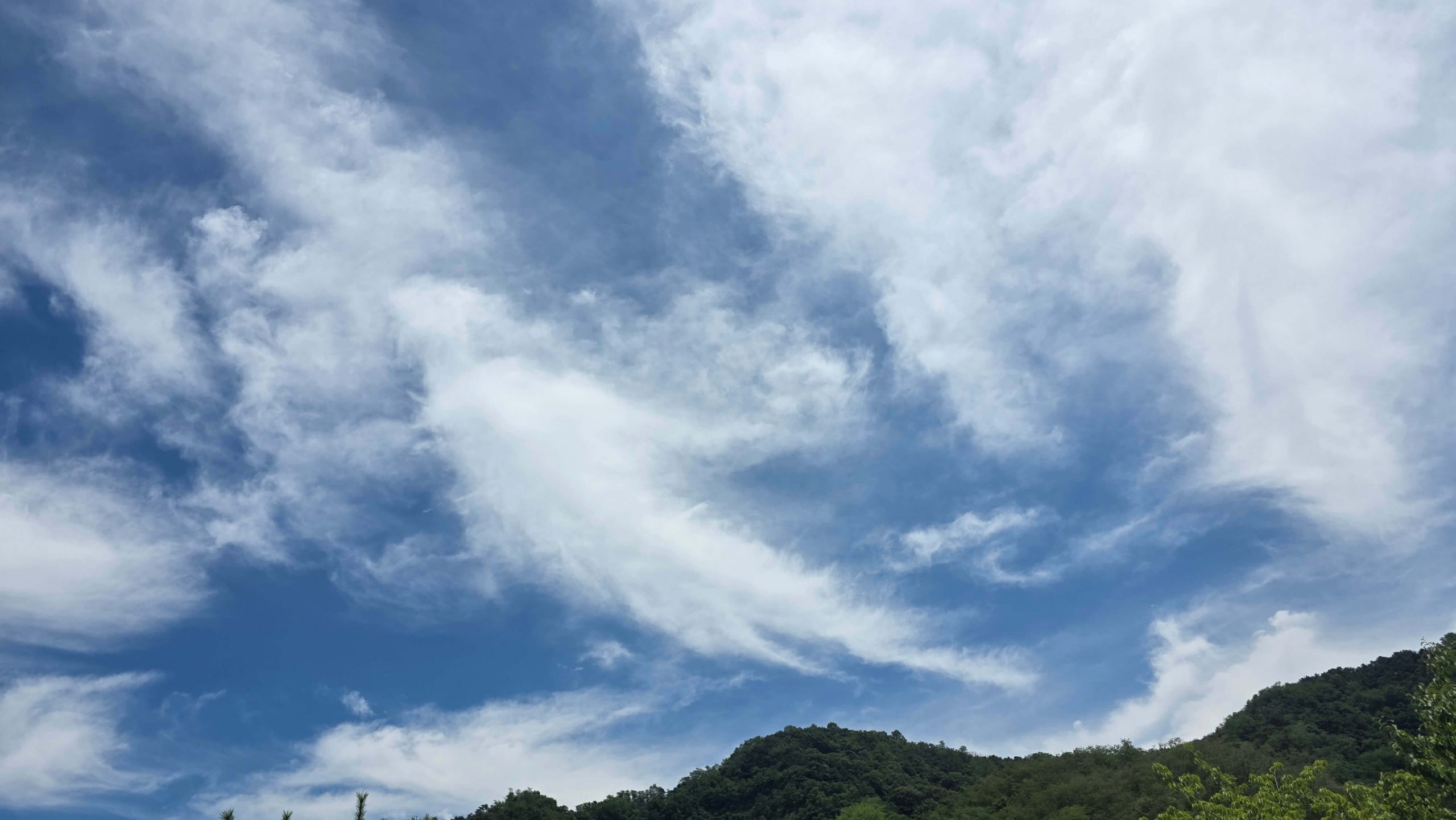 Clouds over the hills on a day at the golf course